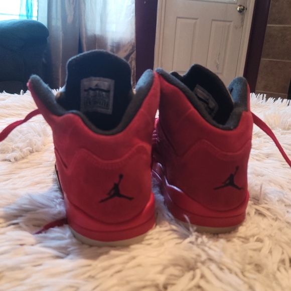 Jordan Sneakers - Picture 5 of 6